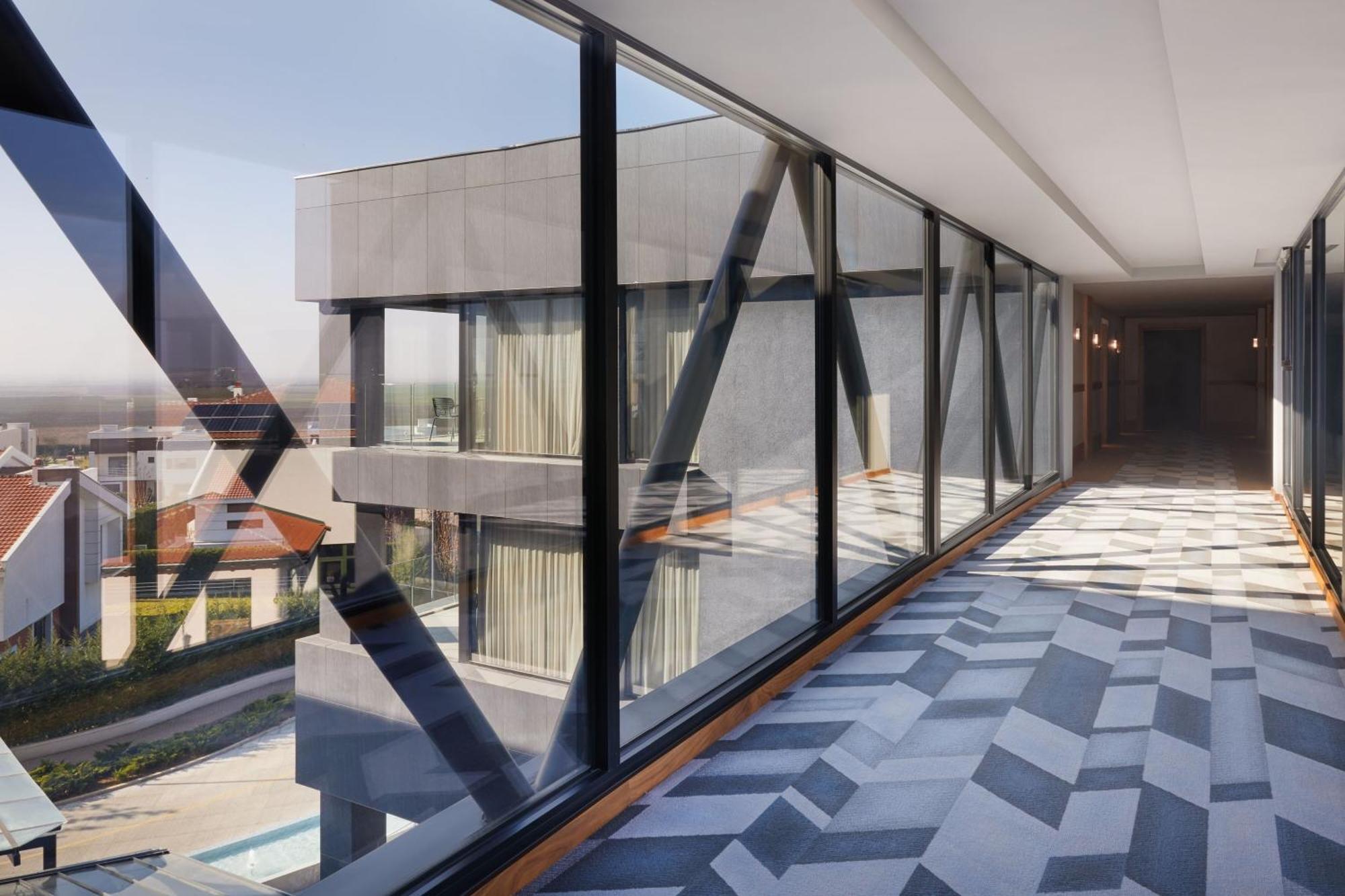 Four Points By Sheraton Prishtina City Laplje Selo Exterior photo